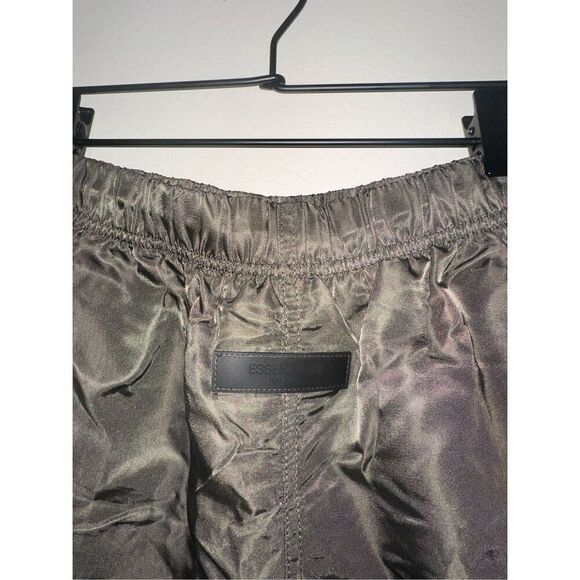 Essentials Fear of God Iron Running Shorts Men’s S Dark Green - Picture 2 of 4